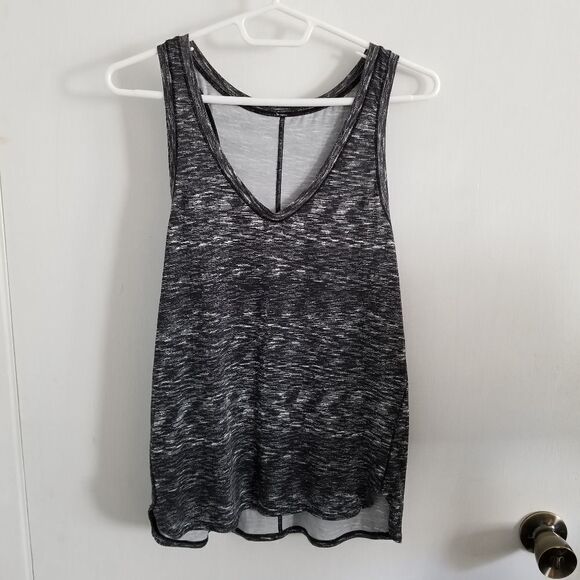 Lululemon tank - Picture 1 of 3
